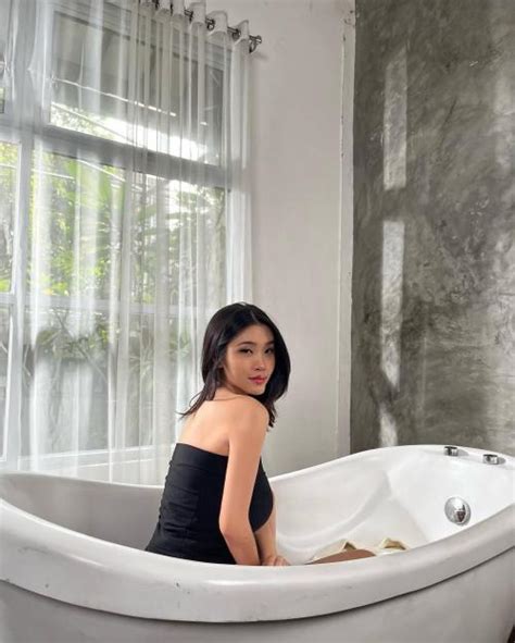 Anastasya Khosashi Bugil di Bathtub, Area Sensitif Ada